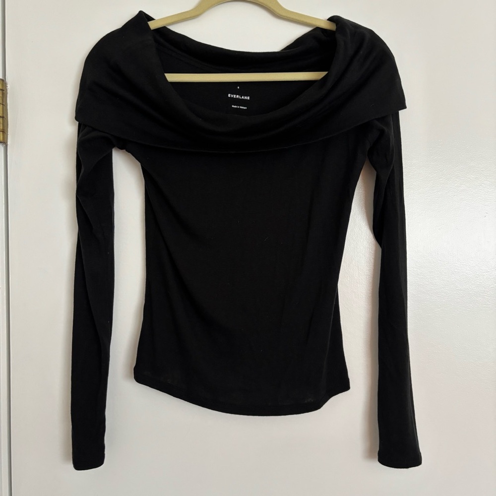 Everlane The Off-the-Shoulder Top in Butterluxe in Black
